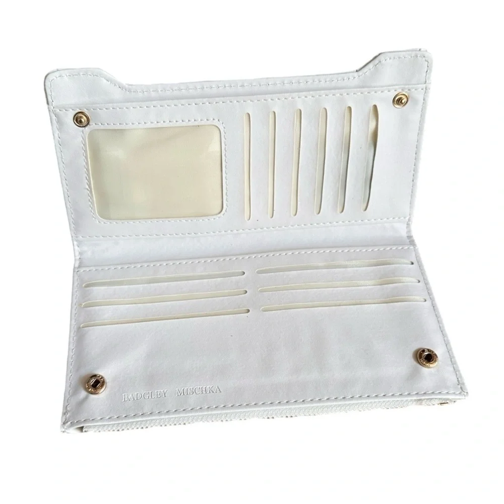 Badgley Mischka Long Cards Wallet NWT White & Gold Classic Quilted Design Slim